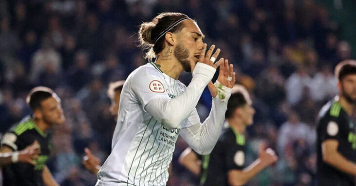 Gudelj se lamenta tras una acción en el pasado Córdoba-Real Madrid Castilla. Foto: CCF