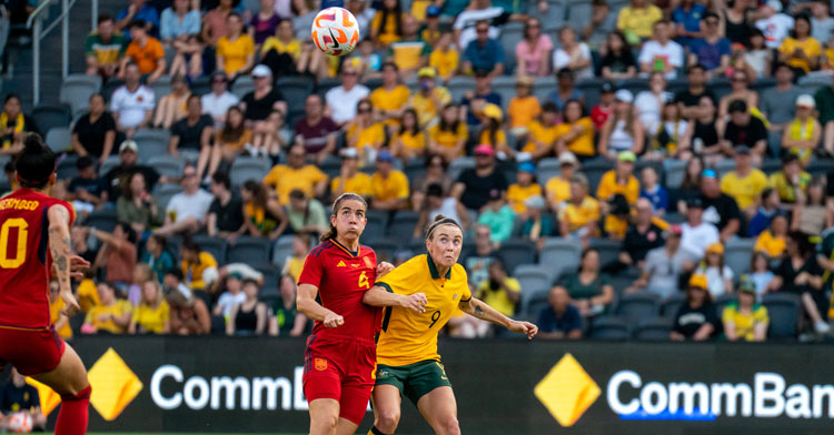 Rocío Gálvez se prepara para atacar un balón en el encuentro ante Australia. Foto: RFEF