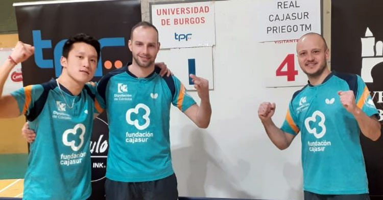 Diogo Chen, Diogo Carvalho y Carlos Machado celebrando la victoria en Burgos