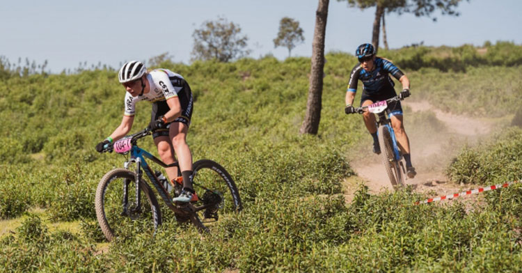 Un momento de la etapa en Villafranca de Córdoba. Foto: Andalucía Bike Race