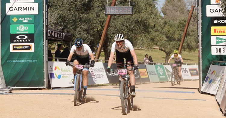 La entrada en meta en Córdoba de este viernes. Foto: Andalucía Bike Race