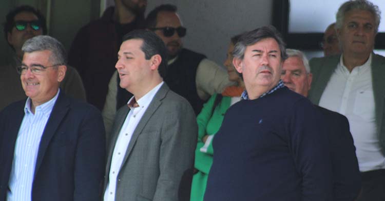 José María Bellido y Javier González Calvo en el palco del Nuevo Arcángel. Autor: Paco Jiménez
