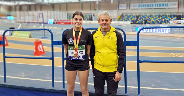 Lydia Estévez en tierras gallegas junto a su entrenador, Luis Sánchez Segado. Foto: Club Sierra Norte de Córdoba