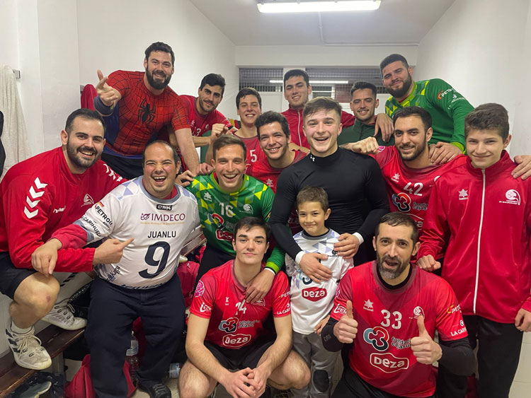 Otra foto de felicidad granate tras un partido en Fátima. Foto: CBM