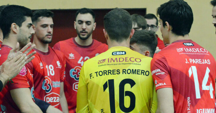 Los jugadores granates mentalizándose para un partido. Foto: CBM