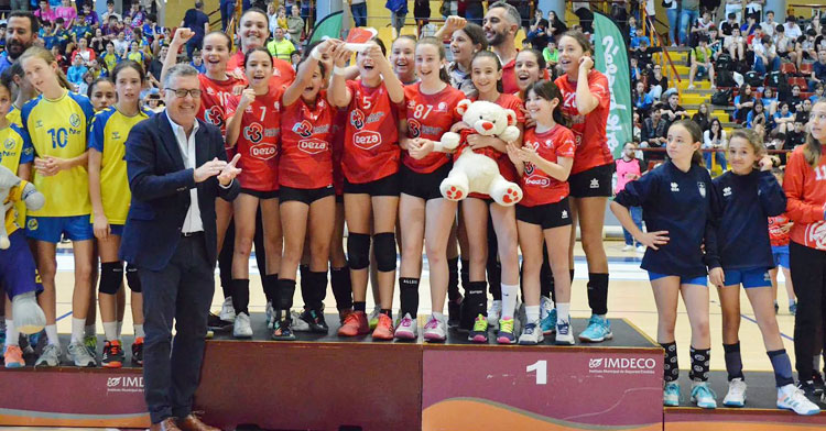 Uno de los equipos granates ganadores en la Córdoba Handball Cup. Foto: IMDECO