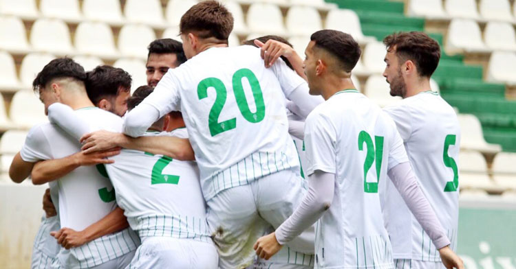 Carlos Daniel, a la derecha, celebrando uno de los goles precisamente al Ciudad de Lucena en El Arcángel. Foto: CCF