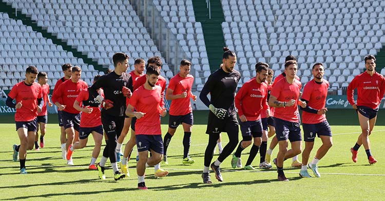 Christian Carracedo con el grupo como Alberto Jiménez en la vuelta a los entrenamientos.