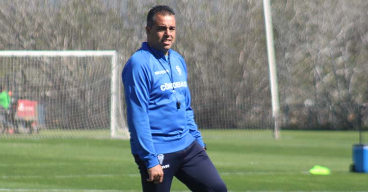 Germán Crespo en uno de sus últimos entrenamientos con el Córdoba con la mirada perdida.