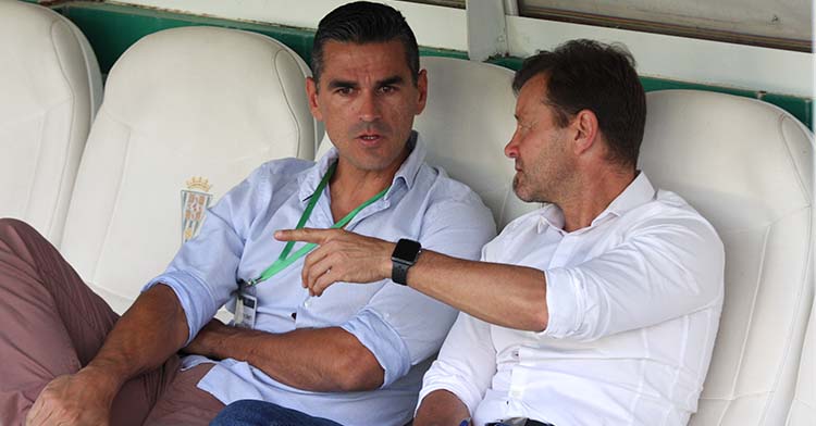 Juanito en la previa al duelo ante el Dépor con Manuel Mosquera. Autor: Paco Jiménez