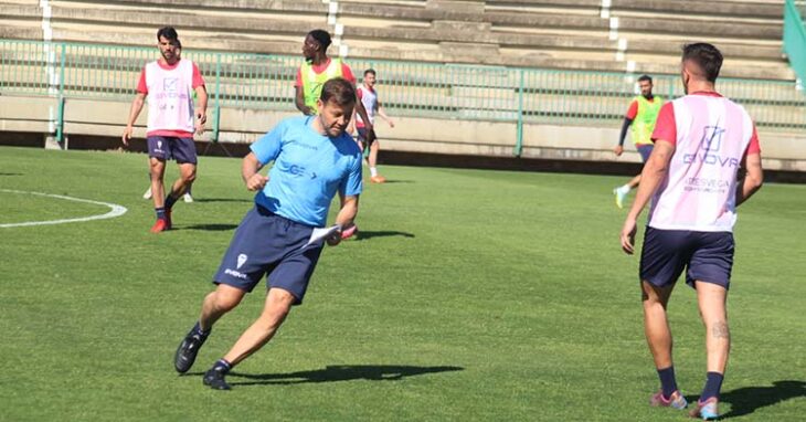 Manuel Mosquera moviéndose ante Carracedo.