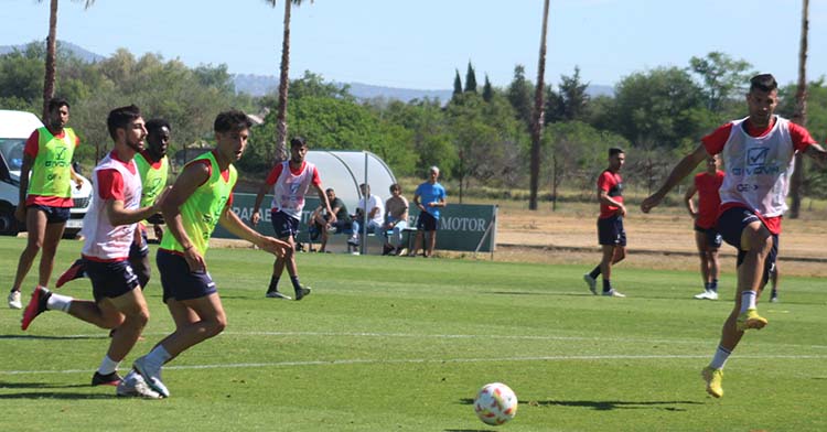 Christian Delgado persiguiendo a Marco Camus.