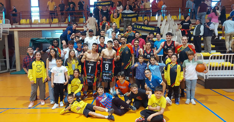 Los jugadores del Peñarroya celebrando un triunfo esta temporada. Foto: CP Peñarroya