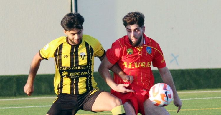 El cuadro montillano, de rojo, no pudo sumar ante el Villafranco. Foto: Montilla CF