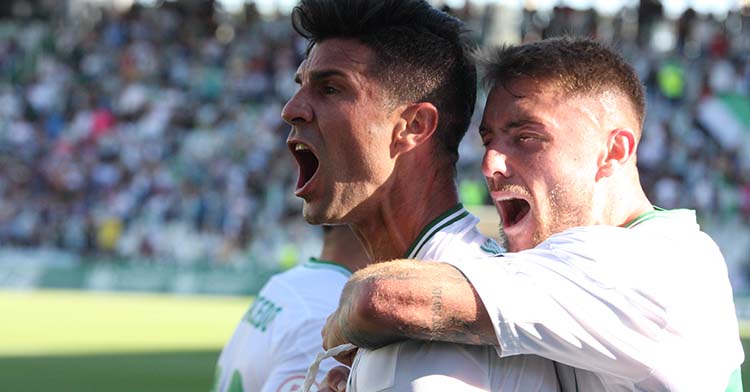Willy celebrando un tanto junto a Casas. Autor: Paco Jiménez