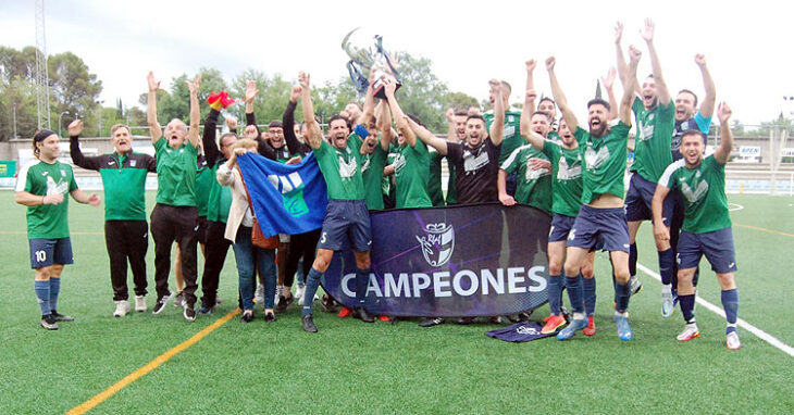La alegría del Almodóvar tras proclamarse campeón y lograr el ascenso. Foto: RFAF Córdoba
