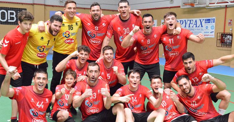 Los jugadores granates el día que consiguieron el campeonato en el Grupo F. Foto: CBM