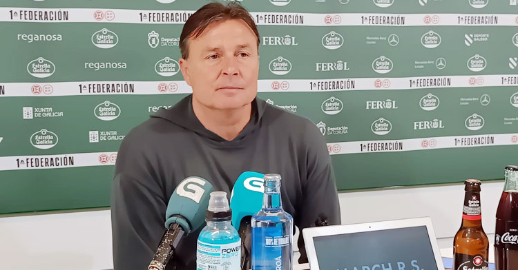 Cristóbal Parralo en una rueda de prensa de esta temporada. Foto: @GALICIANGOLES