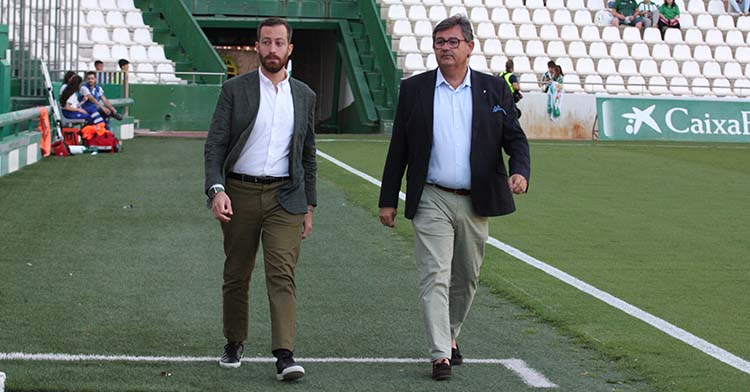 Faisal junto a Javier González Calvo antes del primer partido del fatídico mes de mayo.