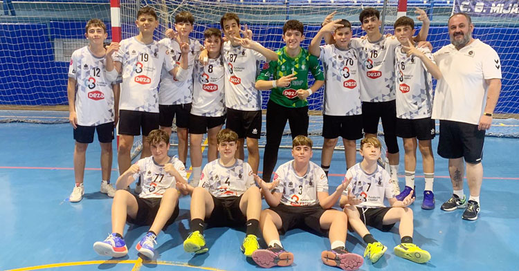 Los infantiles granates tras el tercer puesto. Foto: CBM