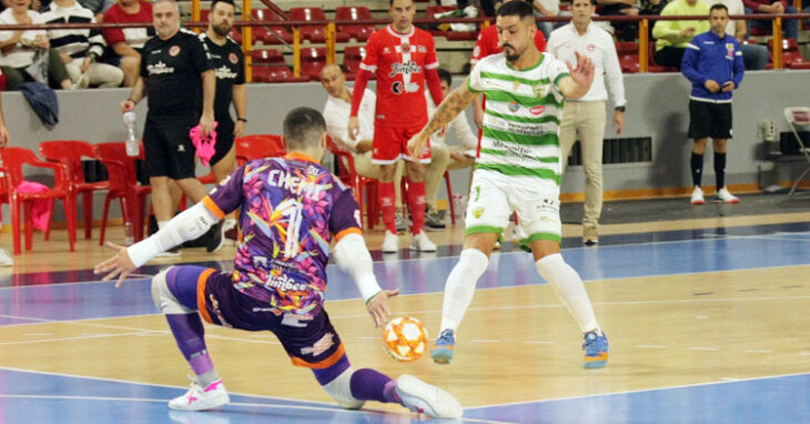 Jesús Rodríguez en uno de los duelos de este curso en Vista Alegre, donde se despedirá este sábado. Foto: Córdoba Futsal