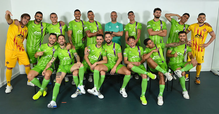 Carlos Barrón, a la izquierda, en una fotografía previa con sus compañeros de equipo. Foto: Mallorca Palma Futsal