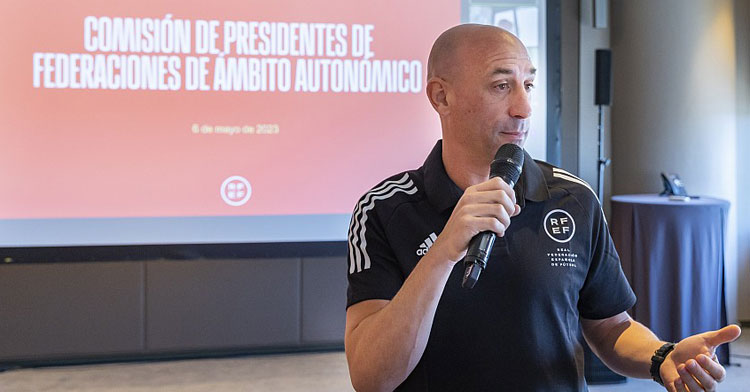 Luis Rubiales en un momento de la reunión con las Territoriales. Foto: RFEF