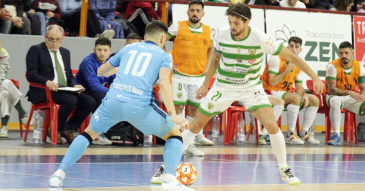 Zequi y la margarita por deshojar. Foto: Córdoba Futsal