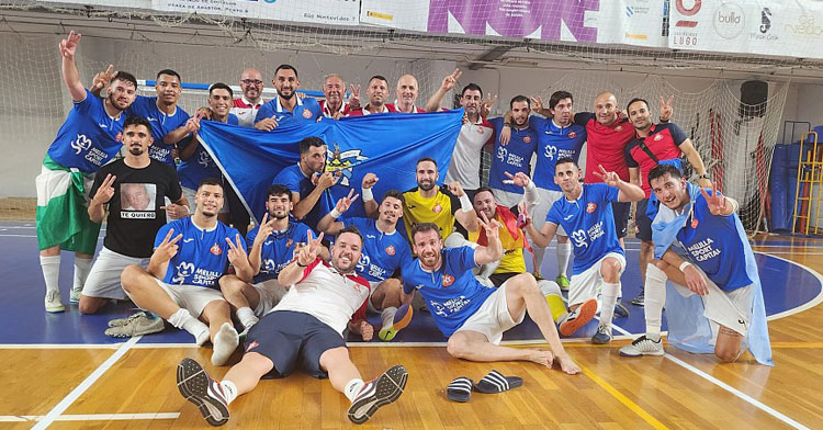 La alegría melillense tras el ascenso. Foto: RFEF
