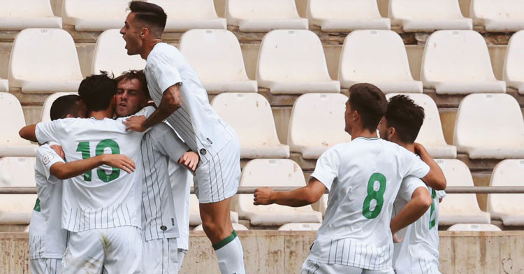Los jugadores del filial celebrando el tanto de Abreu en el partido de ida. Foto: CCF