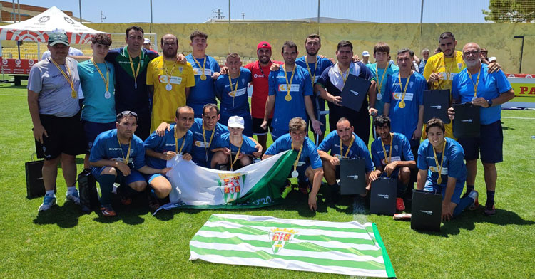 El Córdoba CF Genuine posando en Villarreal. Foto: CCF