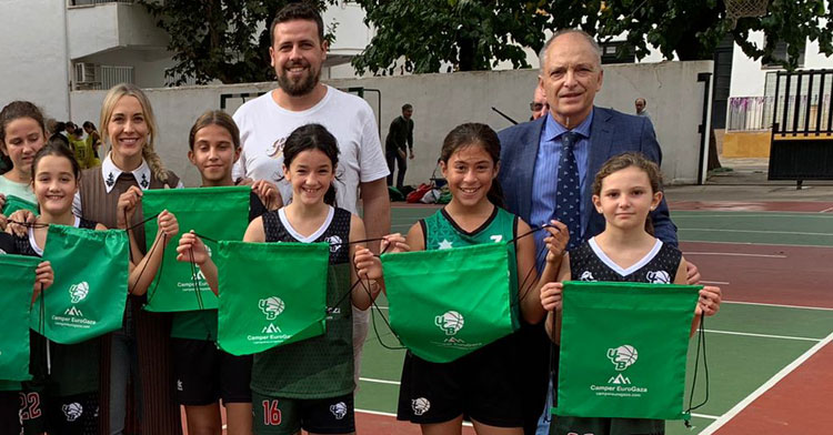 Jaime Aguilera, arriba a la derecha, seguirá al mando del club. Foto: Ubi Concordia
