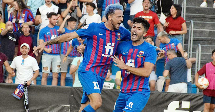 Manu Nieto celebrando su tanto, clave en el partido. Foto: CD Eldense