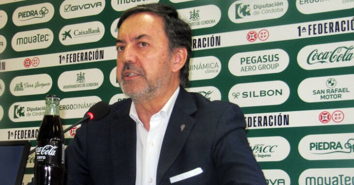 Antonio Fernández Monterrubio durante su primera rueda de prensa en el Córdoba