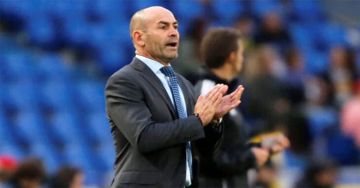 Paco Jémez aplaudiendo a sus pupilos.
