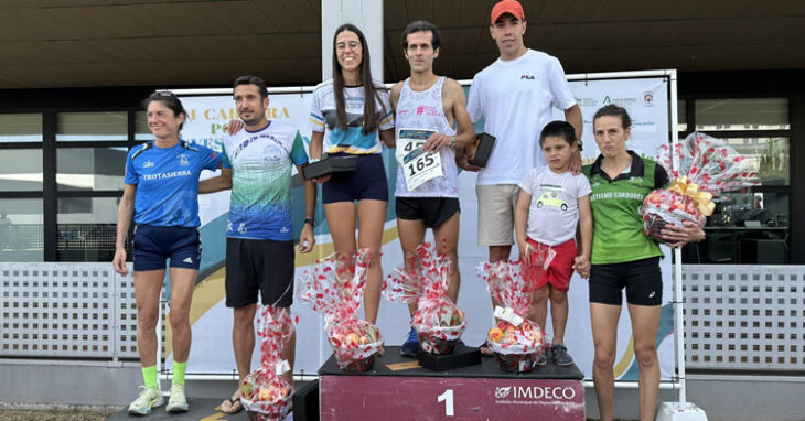 Algunos de los atletas premiados en la I Carrera por la Investigación en salud de Córdoba