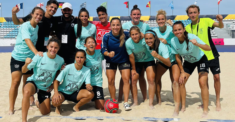 Las jugadoras y técnicos del cuadro de Los Pedroches tras sellar su séptimo puesto. Foto: Pozoalbense Femenino