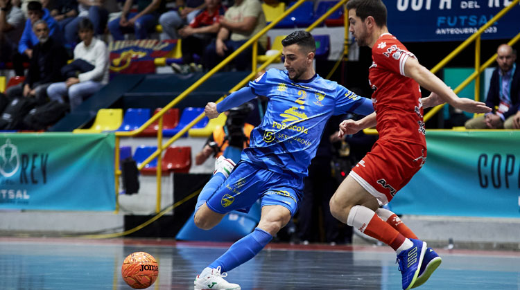 Bebé en el partido de la Copa del Rey ante Peñíscola. Foto: RFEF