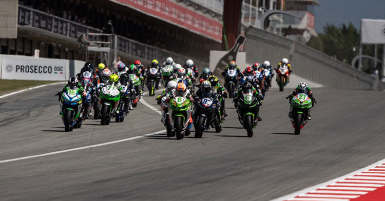 El momento de una de las salidas en el Mundial de Superbikes