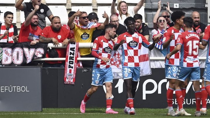 Sebas Moyano celebrando el gol ante el Burgos del último partido del Lugo en Segunda