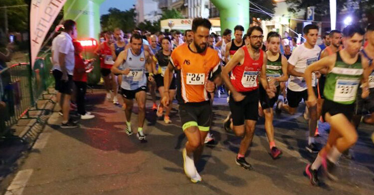La salida de la Carrera Nocturna Running Alcolea. Foto: Más atletismo