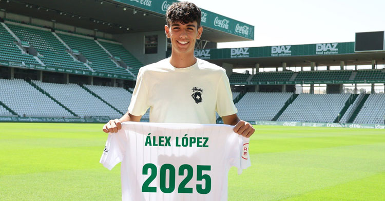 Álex López con la camiseta de su renovación. Foto: CCF
