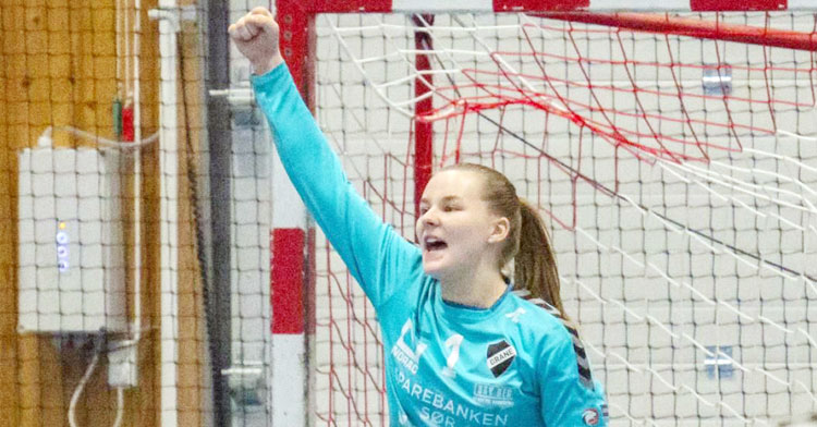 Bertine Johnsen con gesto de celebración en un partido. Foto cedida por el CBM