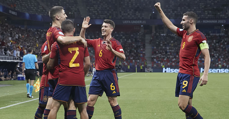 Antonio Blanco, con el 6, celebrando el tanto de Sancet. Foto: RFEF