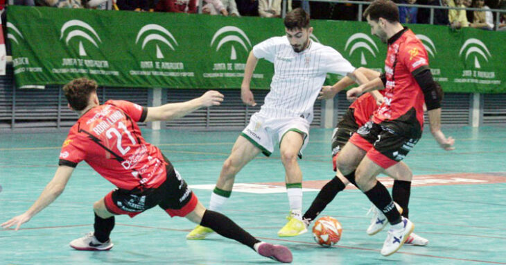 Un momento de uno de los derbis de Segunda B el pasado curso. Foto: Córdoba Futsal