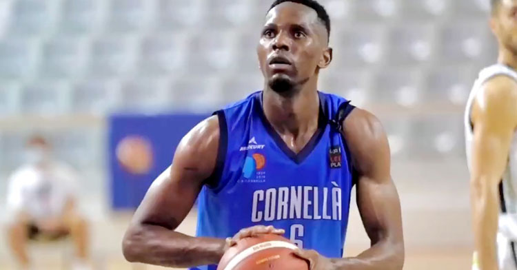 Cedric Belemene dispuesto a ejecutar un tiro desde la personal