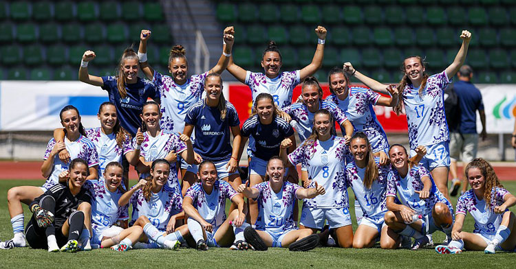 La foto de grupo tras la goleada a Suecia. Foto: RFEF