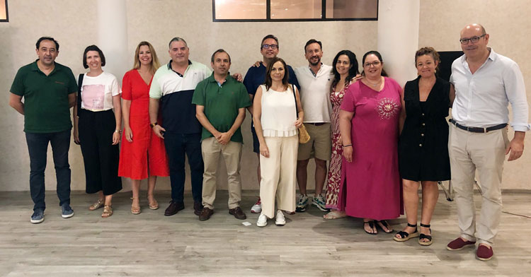 La foto de familia de la nueva junta directiva. Foto: ARS Palma del Río