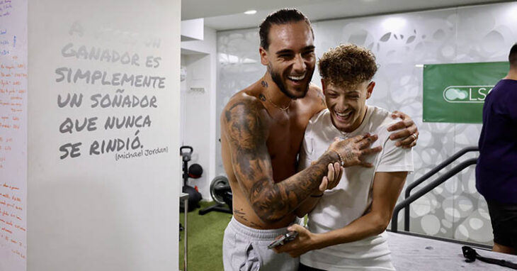 Simo y Gudelj pasando el reconocimiento médico el pasado verano en el regreso del serbio.