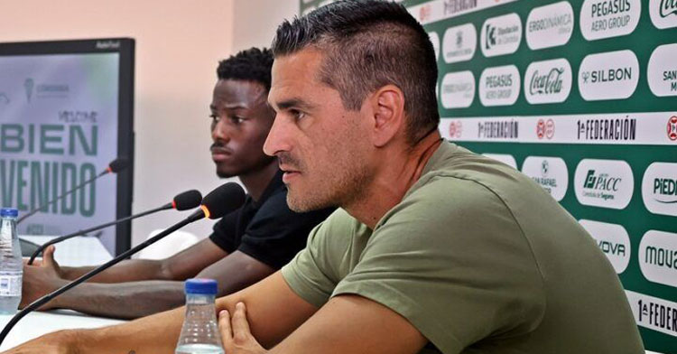 Juanito durante la presentación de Adilson. Foto: CCF